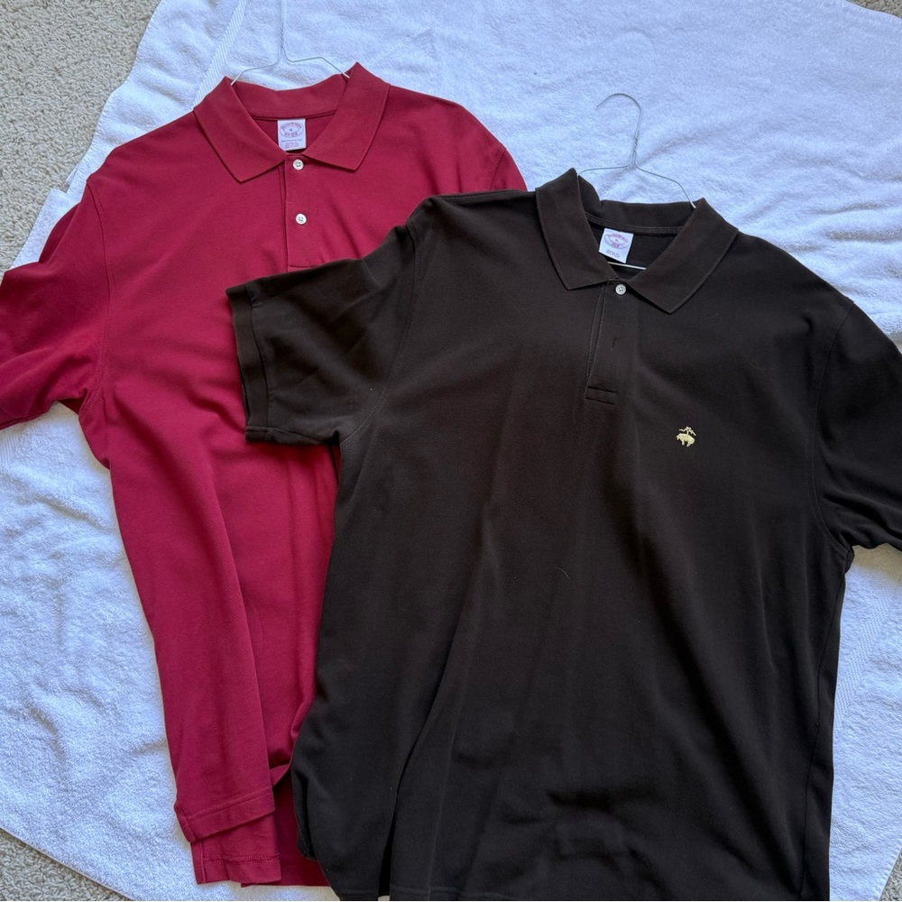 2 Brooks Brothers XL short sleeve polos.  Brown and red.